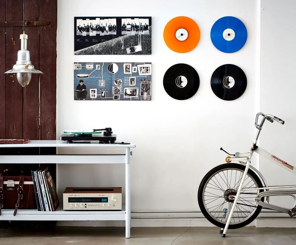 Record wall art / decor apartment  Record room decor, Vinyl room, Record  wall art