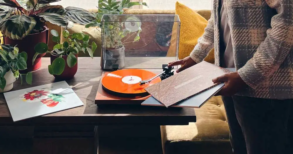 launches Vinyl of the Month Club for $25 - CNET