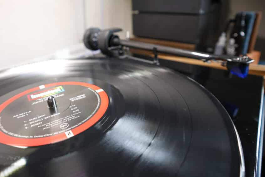 Can You Leave a Record on the Turntable? - Bad Idea? - Sound Matters